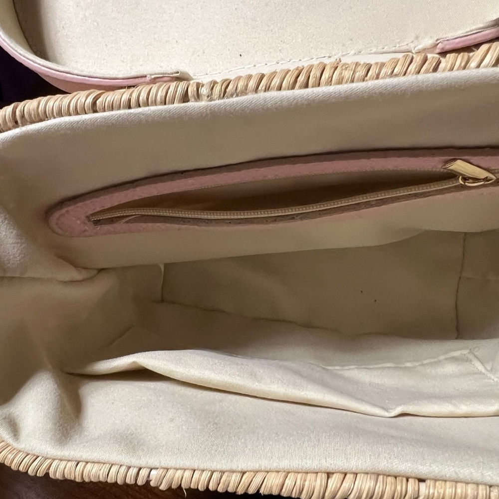 Tommy Bahama Wicker & Pink
Faux Leather Crossbody - Picture 3 of 15